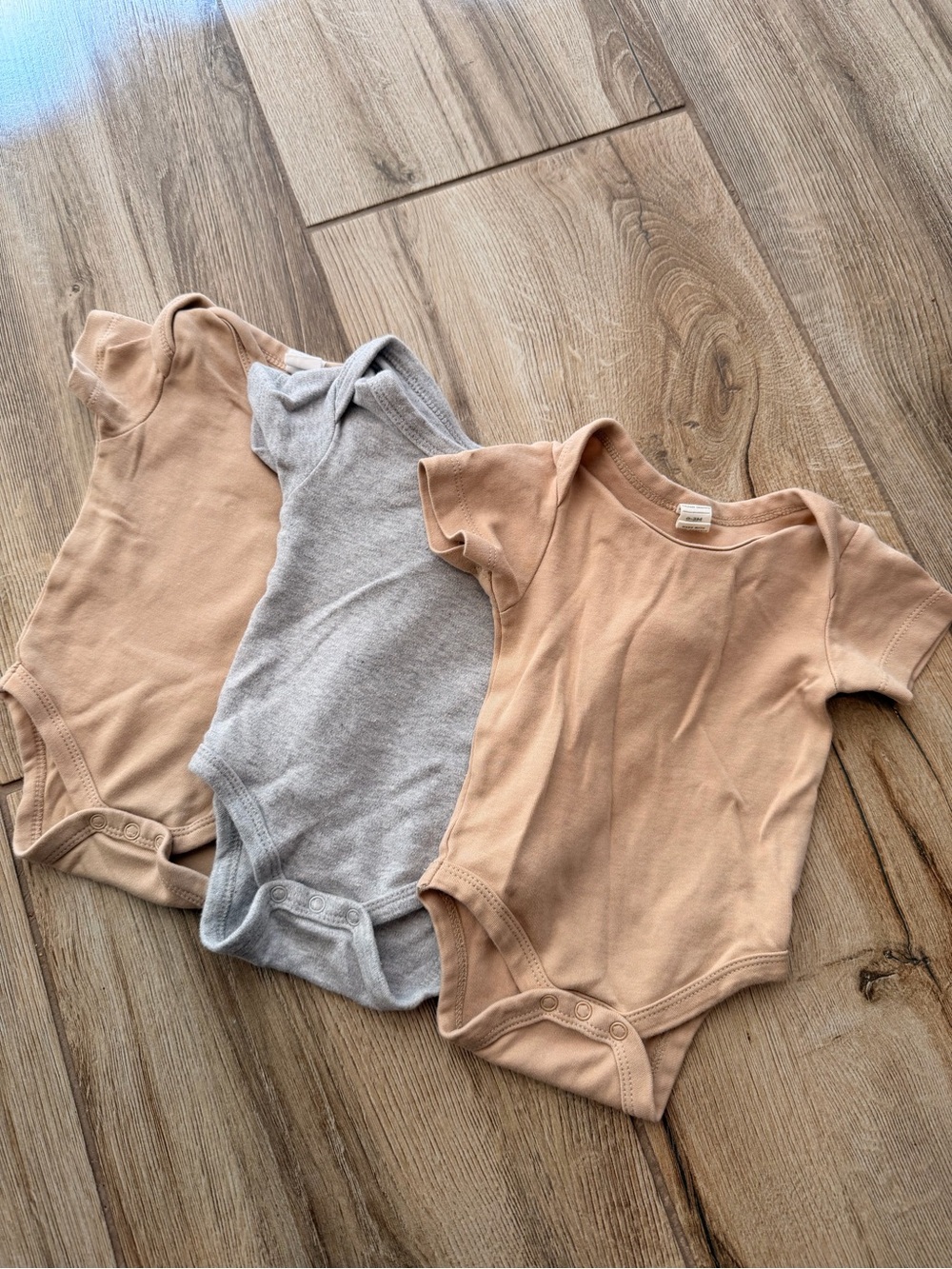 Colored Organics Neutral Short-Sleeve Baby One-Piece Bodysuit Set - Tan & Gray
